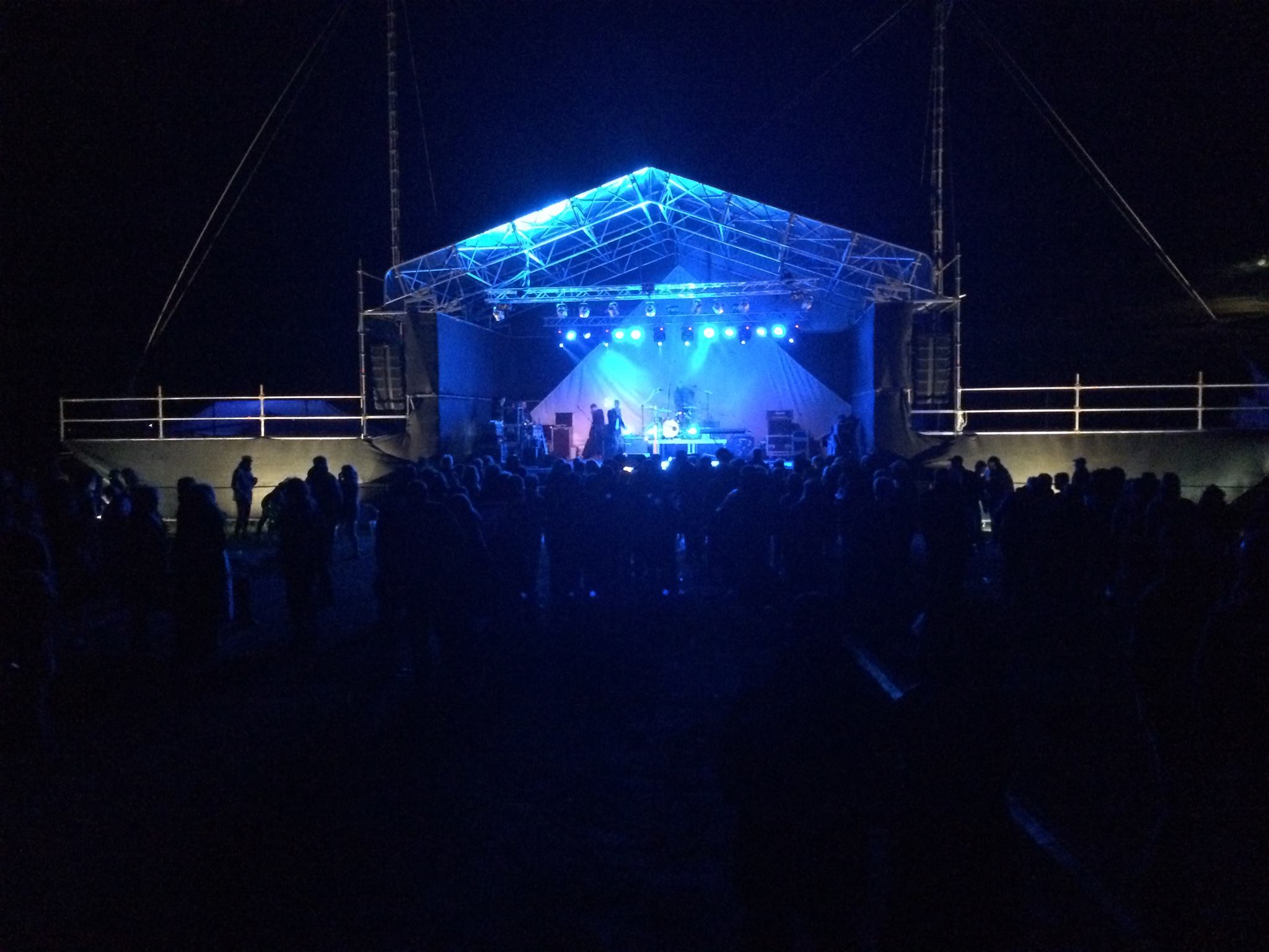 في الاحتفال في إستونيا يوم البحر، سويفت 121 لها أداء رائع